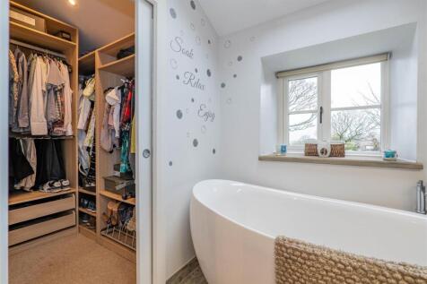 Master Bedroom Ensuite/Dresser