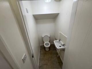 Cloakroom/wc