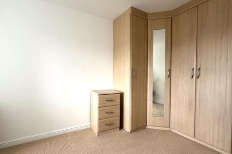Bedroom 1 3.jpg