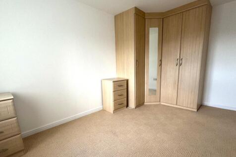 Bedroom 1 2.jpg
