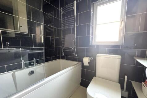 Bathroom 1.jpg