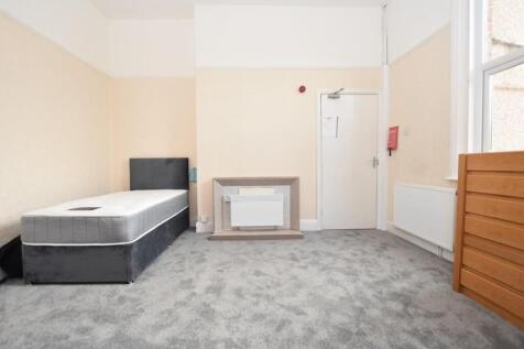 bedsit 2.jpg