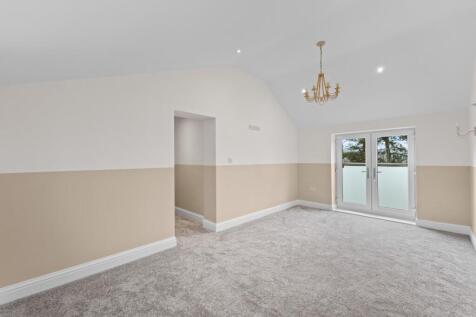 Bedroom 1.jpg