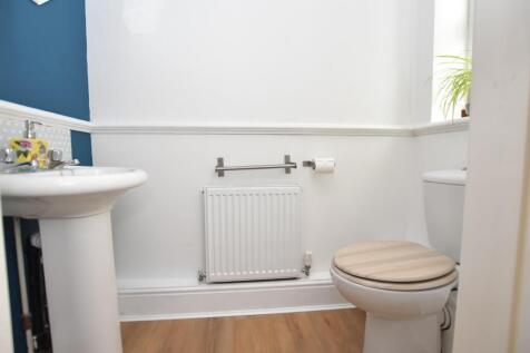 downstairs wc.jpg
