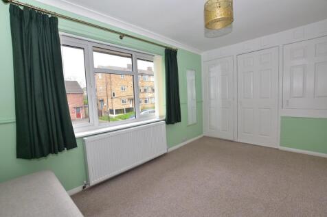 Bedroom 1 7.JPG