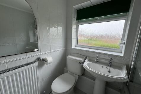 Bathroom 2.jpg