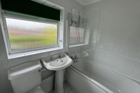 Bathroom 3.jpg