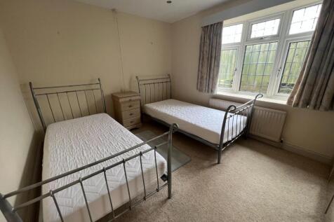 Bed 2.jpg