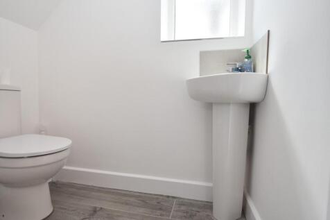 downstairs wc.jpg