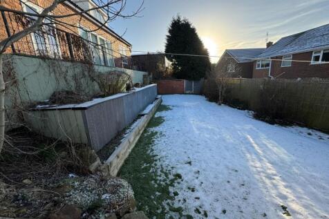 REAR GARDEN.jpg