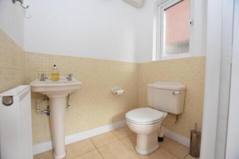 downstairs wc.jpg