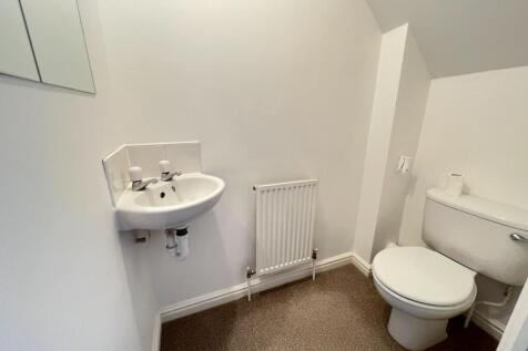downstairs wc.jpg