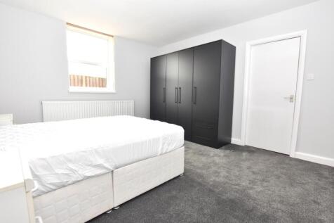 Bedroom (2).JPG