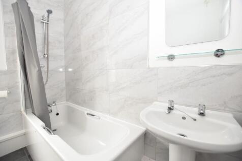 Bathroom (2).JPG