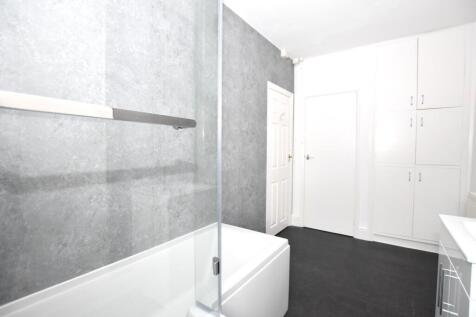Bathroom (3).JPG