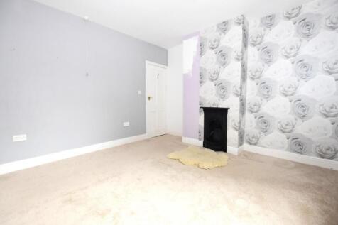Rear bedroom (3).JPG