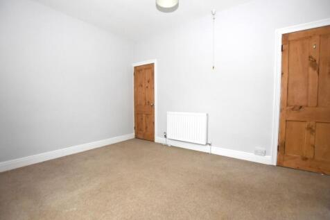 Bedroom 1 4.JPG