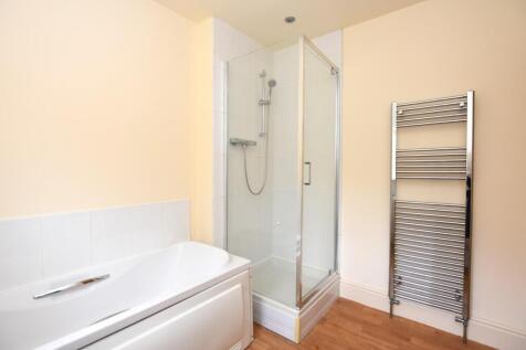 Bathroom (2).JPG