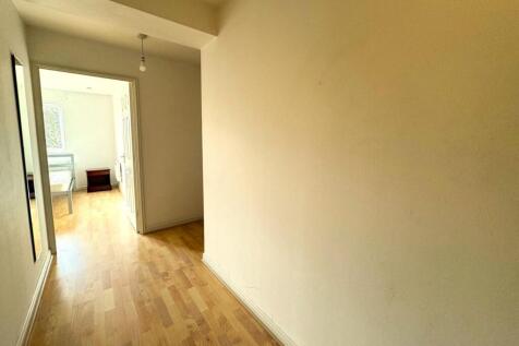 Hallway 2.jpg