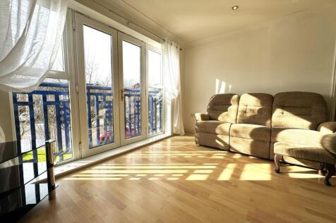 Living room 5.jpg