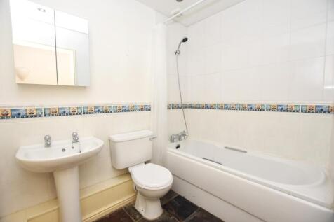 Bathroom 2.JPG