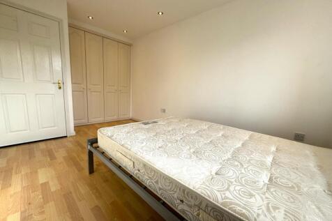 Main bed 3.jpg