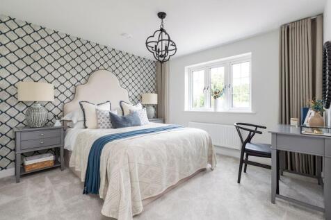 The main bedroom benefits from an en suite