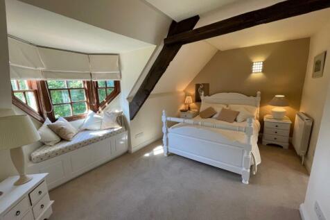 Double bedroom 4 with en-suite bathroom