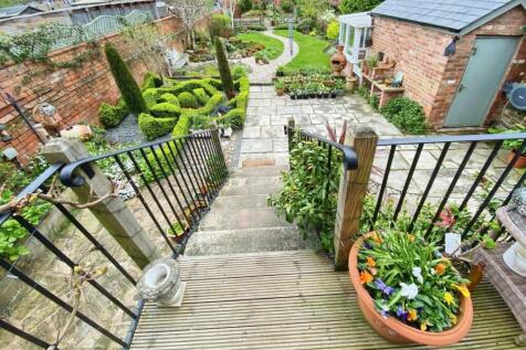 6ac103ce-Garden 20and 20Deck.jpg