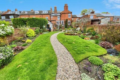 f2bc808f-Garden 20Lawn 20Rear.jpg