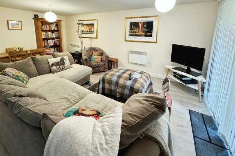 af204550-Living 20Dining.jpg