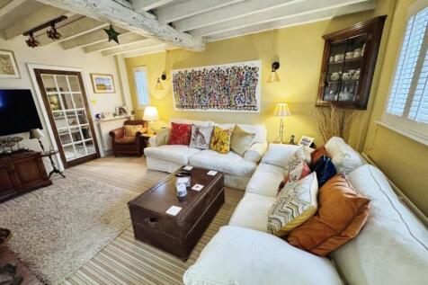 76b6a132-ALiving.jpg