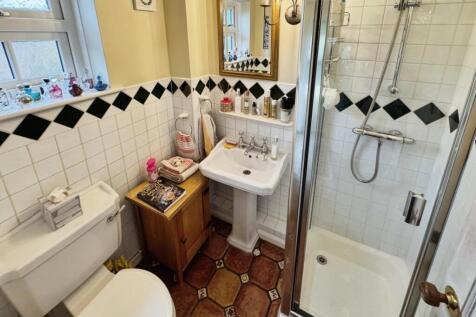 b595466e-ADownstairsShowerRoom.jpg