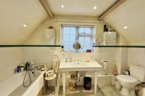 d5efef9b-ABathroomBath.jpg
