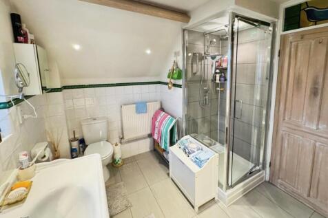 7ba6f2b7-ABathroomShower.jpg