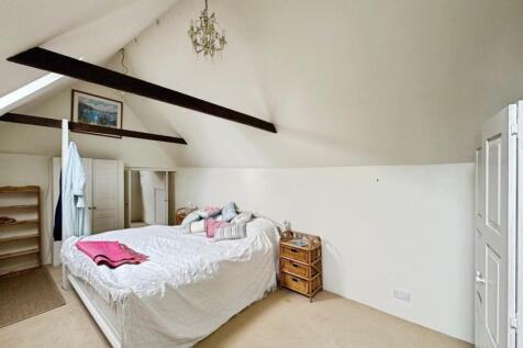 Loft Room 2.jpg