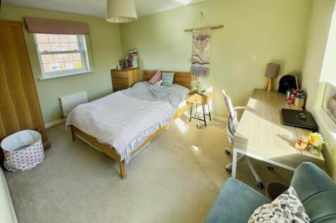 655f6b47-Bedroom 202.jpg