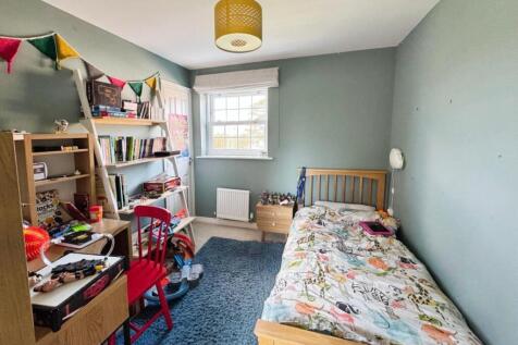 afc178ca-Bedroom 204.jpg