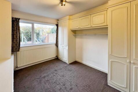 27c37ca8-Bedroom 201.jpg
