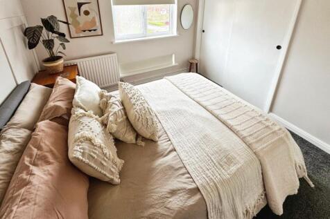 Bedroom One.jpg