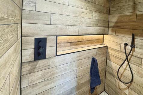 Family Bathroom Shower.jpg