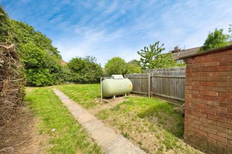 658e68e3-Rear 20Garden.jpg