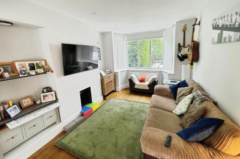 -Living Room.jpg