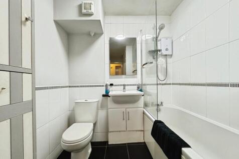 82f2c131-Bathroom.jpg