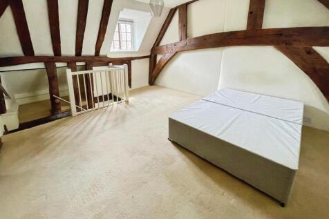 85 Bedroom.jpg