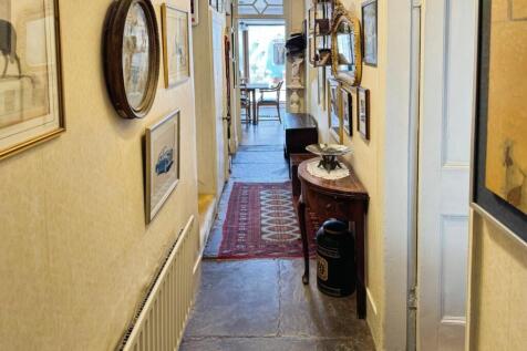 Hallway.jpg