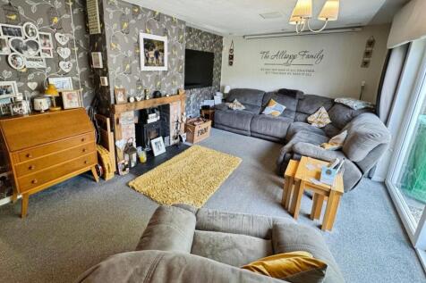 Living Room.jpg
