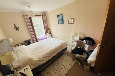 Bedroom One.jpg