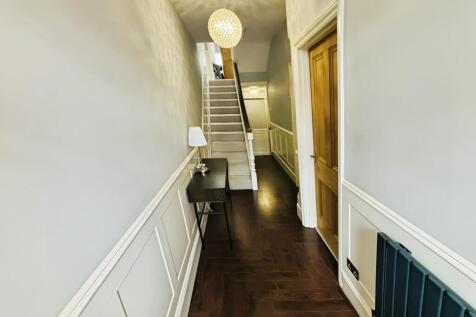 Entrance Hallway.Jpeg.jpg