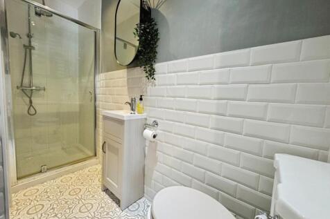 Bedroom One Ensuite.jpg